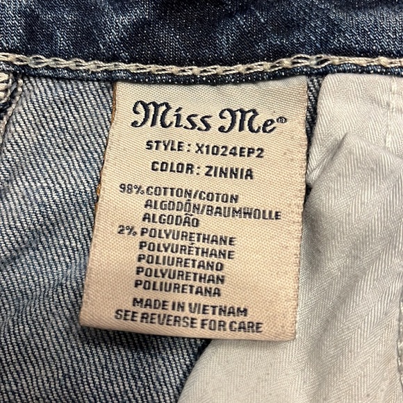 Miss Me | M Series Easy Capri Jeans - Size 28 - Picture 7 of 7